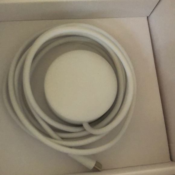 Google Home Mini - Picture 3 of 3